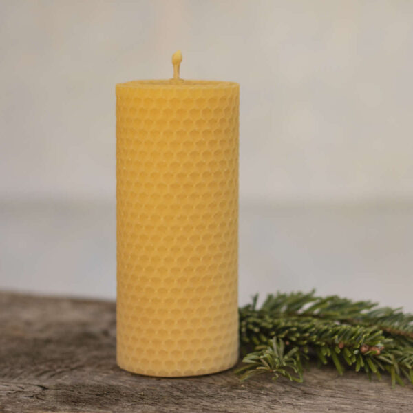 IMG_9834 gedrehte Kerze aus Bienenwachs (klein)