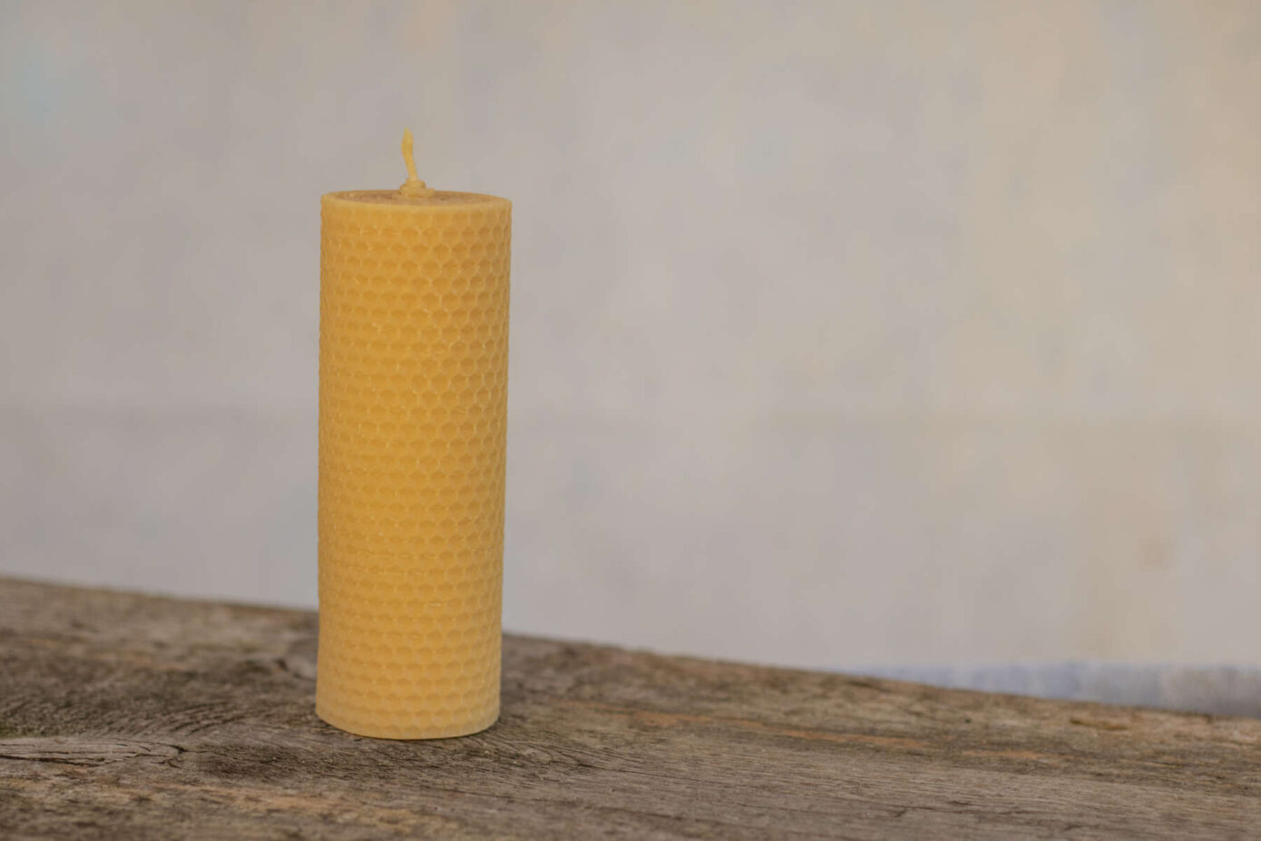 gedrehte Kerze aus Bienenwachs (groß)